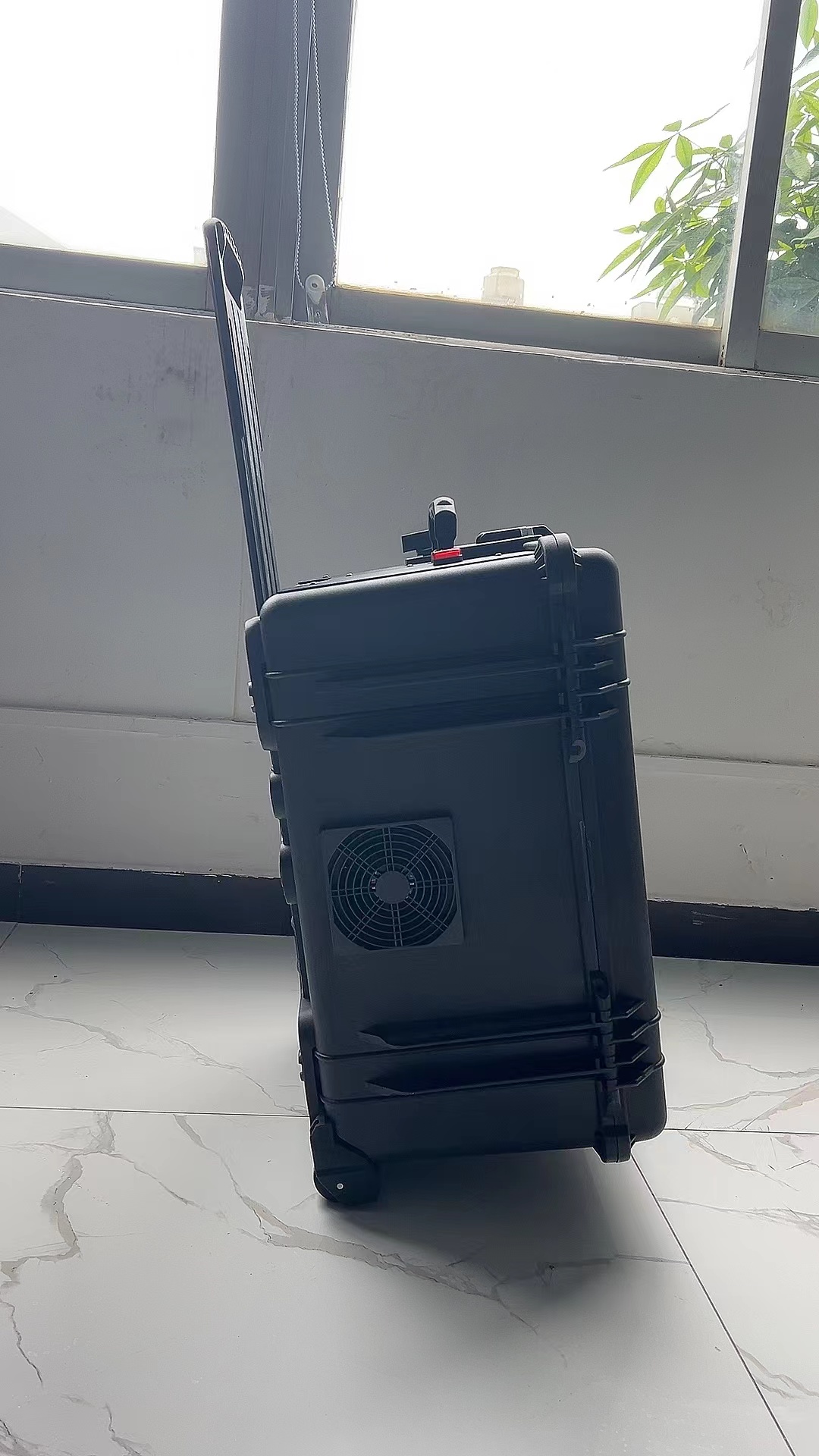 盘山手拉箱型移动通信干扰器